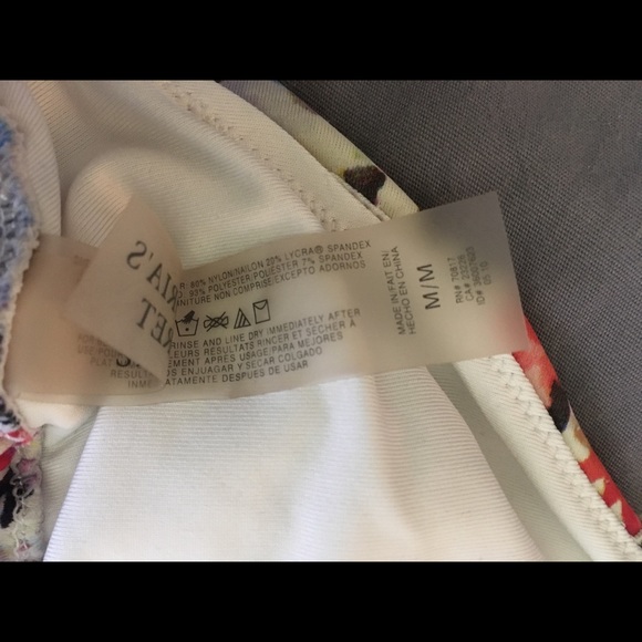 Floral ruffled string bikini - Picture 4 of 4